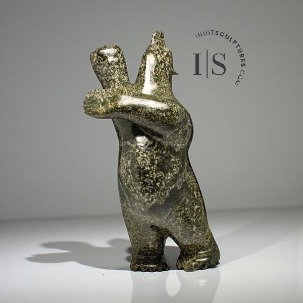Ours dansant de 61 cm (24 pouces) par Ashevak Adla *Cours, forêt, cours*