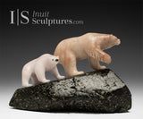 Ours marchant, mère et ourson, 7 po, par Derrald Taylor *On The Edge*